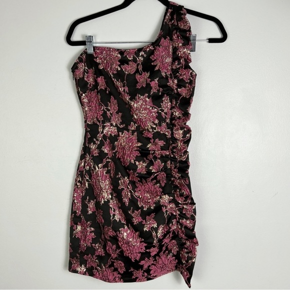 NEW FOR LOVE & LEMONS REVOLVE METALLIC FLORAL JACQUARD ONE-SHOULDER MINI DRESS - Picture 2 of 8